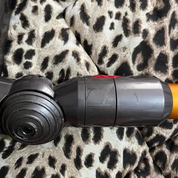 Dyson V8 Süpürgemde Beklenmedik Deformasyon Ve Renk Solması Sorunu