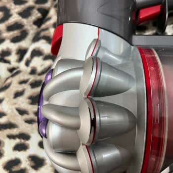 Dyson V8 Süpürgemde Beklenmedik Deformasyon Ve Renk Solması Sorunu