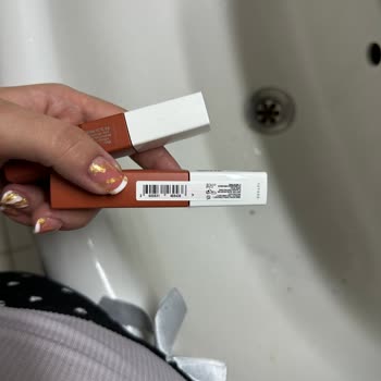 Maybelline Super Stay Matte Ink Unnude falsche Produkte, nicht haltbar, klumpig