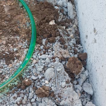 Adana Büyükşehir Belediyesi Mezarlıkta İhmalkarlık: Hayati Tehlike Ve Yaralanma Riski