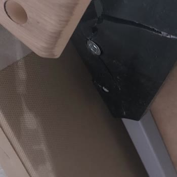 Mondi Bayisinden Alınan Bazalar Kırıldı, Servis Bekleyişi Sürüyor