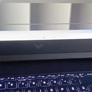 HP Victus Ekran Ve Klavye Gidip Geliyor