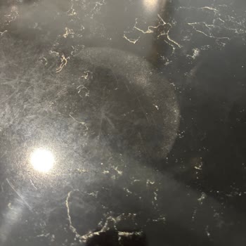 Yalım Mermer & Granit Kuvars Tezgahta Isı Lekeleri