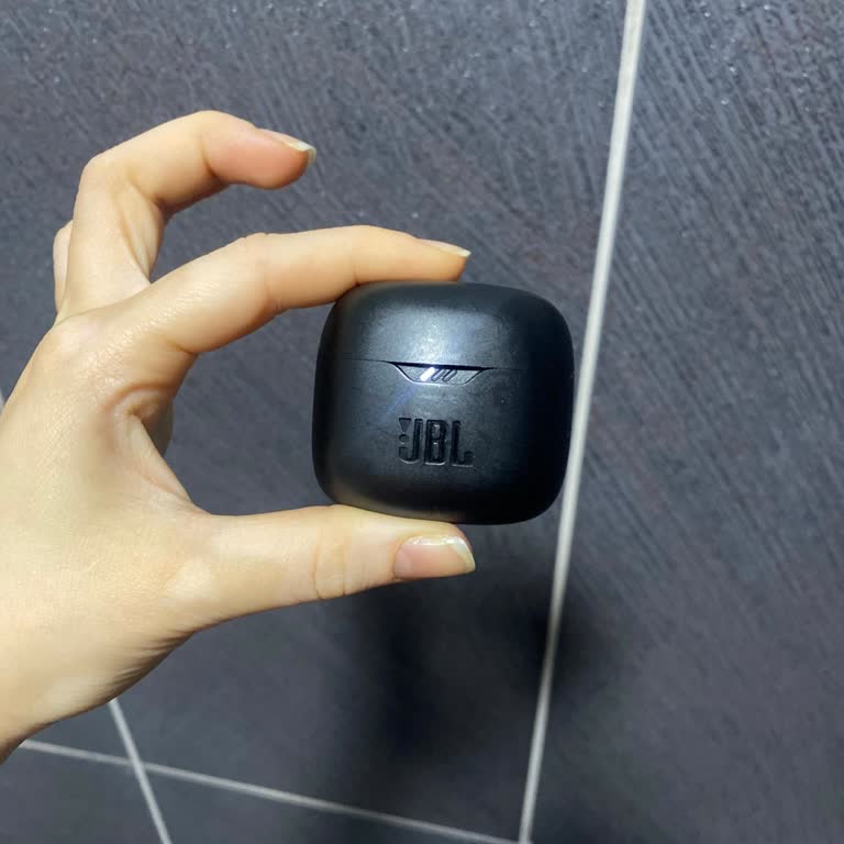 JBL Kulaklıkta Şarj Ve Ses Dengesizliği Sorunu: Müşteri Desteği Bekleniyor