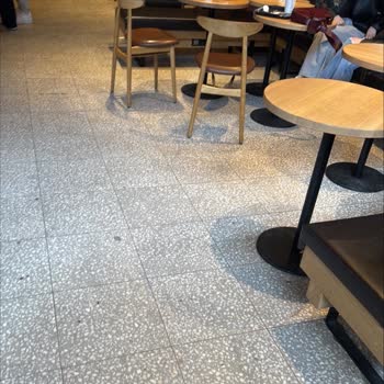 Niğde Starbucks'ta Temizlik Ve Hizmet Sorunları