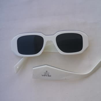 Prada Brille 4 Tage nach Kauf beschädigt, unzureichende Untersuchung und Ablehnung