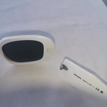 Prada Brille 4 Tage nach Kauf beschädigt, unzureichende Untersuchung und Ablehnung