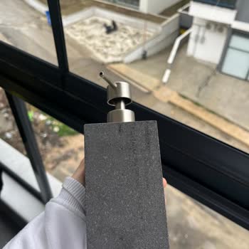 Traverten Mermer Sıvı Sabunlukta Kalıcı Su Lekeleri Sorunu