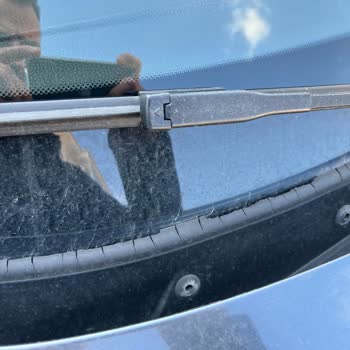 BMW 1.18i Ön Cam Fitili Sorunu Ve Ücretsiz Değişim Talebi