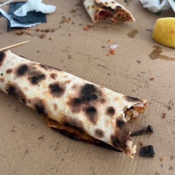 Asel Kebap 2 Gebze/Kocaeli Lahmacunun Birinin İçinden Akıllı Vida Çıktı!