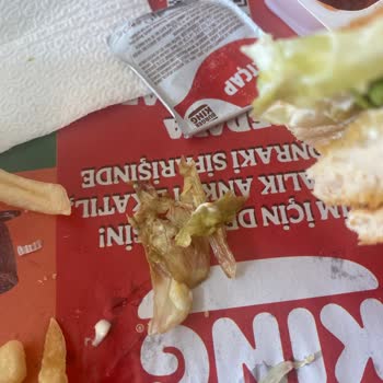 Burger King'de Hijyen Sorunu Ve İlgisiz Çalışanlar