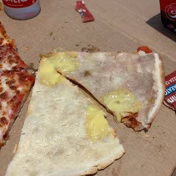 Cheddar Eksikliği İle Hayal Kırıklığına Uğratan Pizza Deneyimi