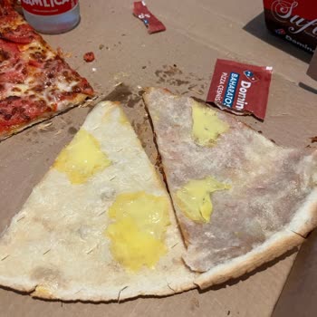 Cheddar Eksikliği İle Hayal Kırıklığına Uğratan Pizza Deneyimi
