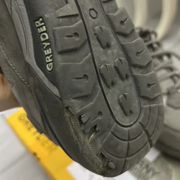 Greyder Ayakkabıda Kısa Sürede Yaşanan Sorun Ve Yetersiz Çözüm