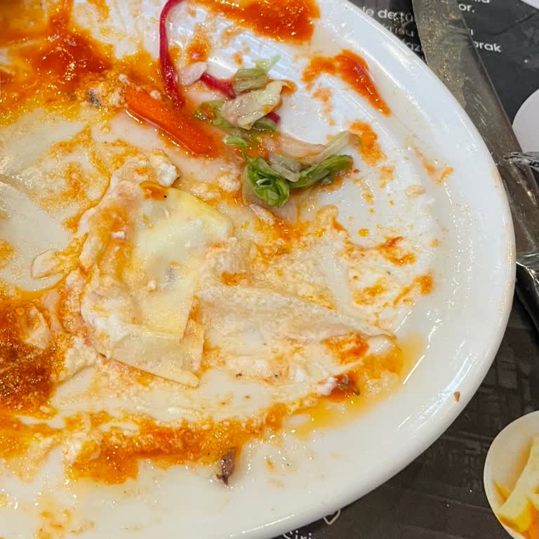 Dönerci Ali Usta'da Yoğurt İçinde Peçete Şoku