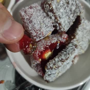 Fıstıklı Lokumdan Çıkan Taş Diş Kırdı