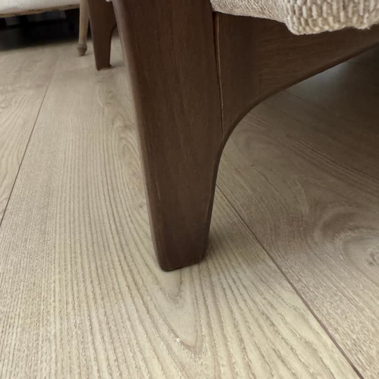 Kırık Koltuk Takımı Ve İlgisiz Müşteri Hizmetleri