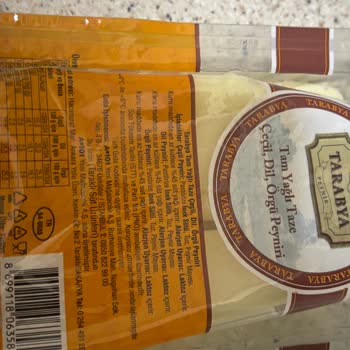 Taze Ürün Beklerken Küflü Peynir Şoku