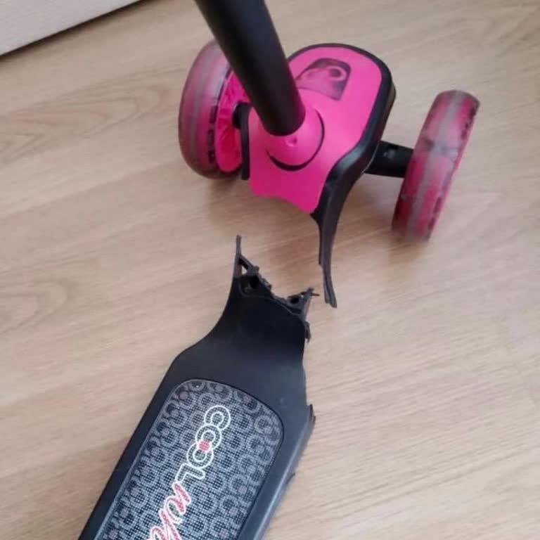 Scooter 20 Günde İkiye Ayrıldı Satıcı Suçladı