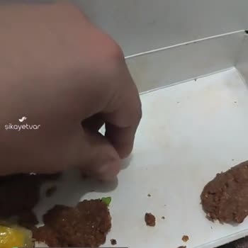 Komagene Çiğköftede Böcek Çıktı!