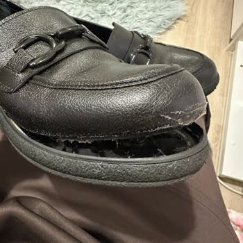 Ayakkabı Açılması Ve Mağaza İlgisizliği