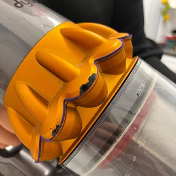 Dyson V15 Süpürgemin Plastik Aksamı Soyuluyor Ve Garanti Sorunu