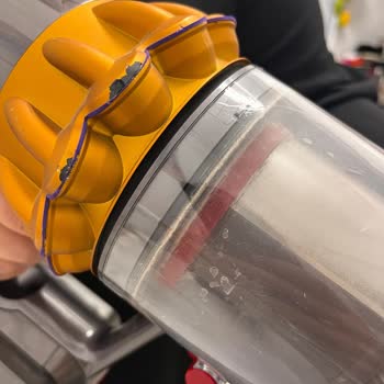 Dyson V15 Süpürgemin Plastik Aksamı Soyuluyor Ve Garanti Sorunu