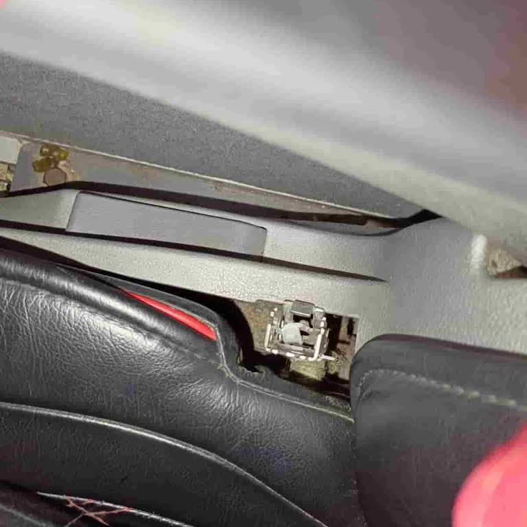 Emniyet Kemeri Olmayan Koltukta Güvensiz Yolculuk