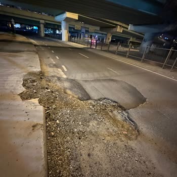 Zeytinburnu Belediyesi Yolda Oluşan Çukur Yüzünden Motorum Zarar Gördü
