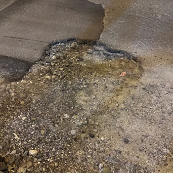 Zeytinburnu Belediyesi Yolda Oluşan Çukur Yüzünden Motorum Zarar Gördü