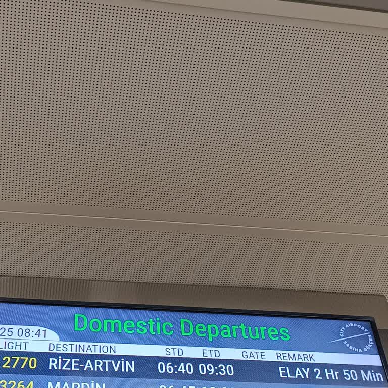 Ajet İle Sürekli Rötar Ve Yetersiz İkram Sorunu