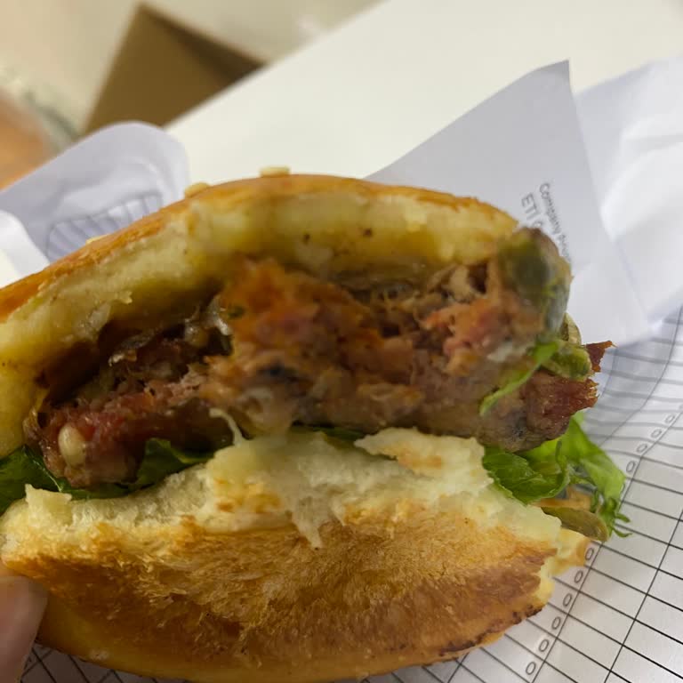 Pişmemiş Burger Krizi