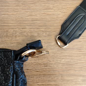 İpekyol Çantasında Kalitesiz Metal Parçalar Ve Reddedilen İade Talebi