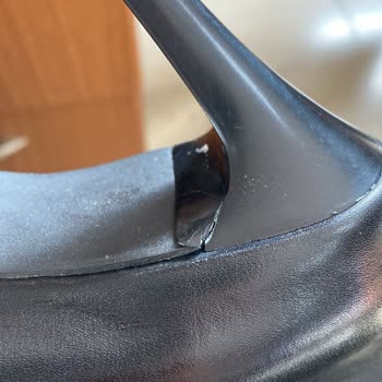 Kırık Ve Soyulmuş Ayakkabı İadesinde Sorunlar