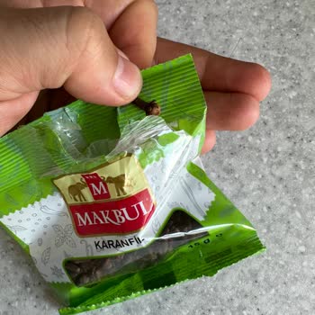 Üründen Çıkan Saçla Şaşkınlık