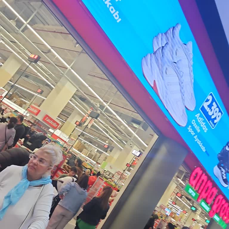 Kasa Kuyruğunda Bekletilme Ve İlgisiz Çalışanlar