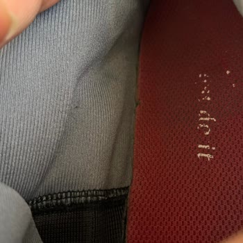 Nike Ayakkabıda Metal Çıkması Ve İlgisizlik