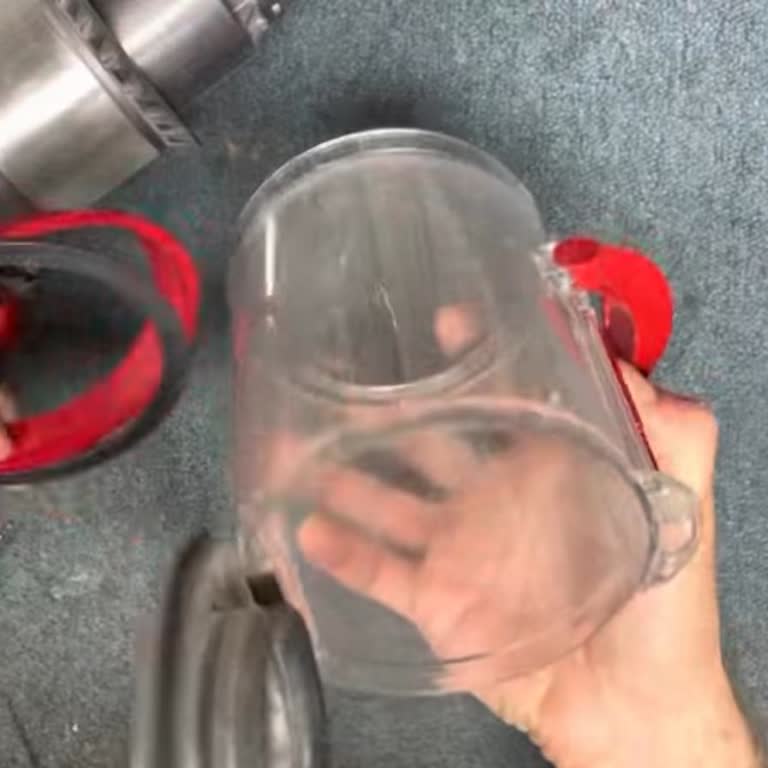 Dyson V15 Süpürge: Toz Haznesi Sorunu