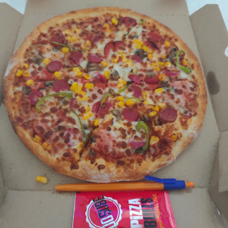 Pizza Bulls Pizza İçinden Çıkan Şaşırtıcı Kalem