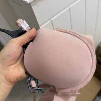 Amazon'dan Aldığım Sütyen Pis Ve Hasarlı Geldi