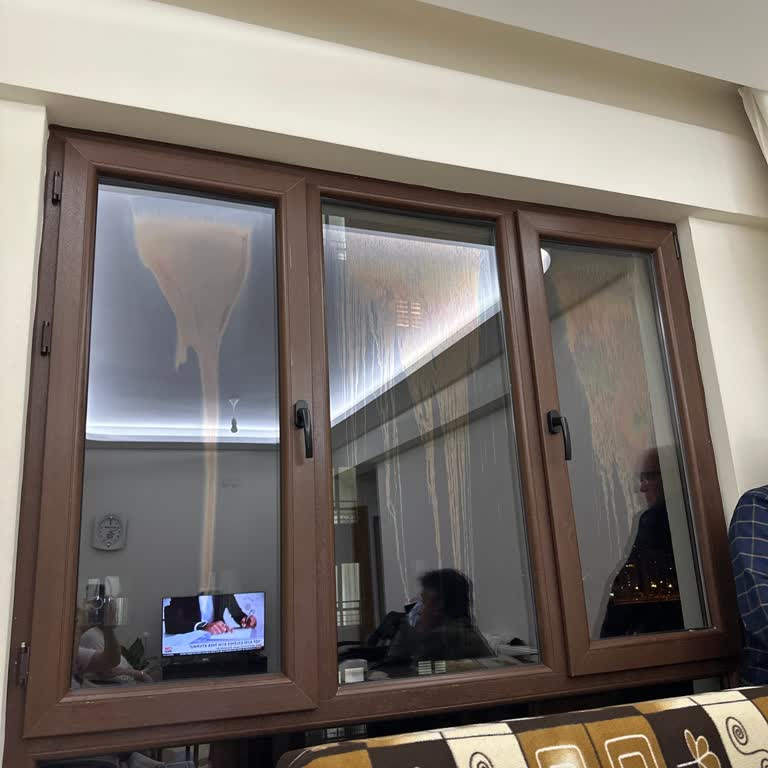 Yeni Dairemizdeki Cam Lekeleri Sorunu