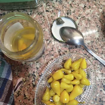 Acı Biber Turşusundan Taş Çıktı, Sağlık Riski!