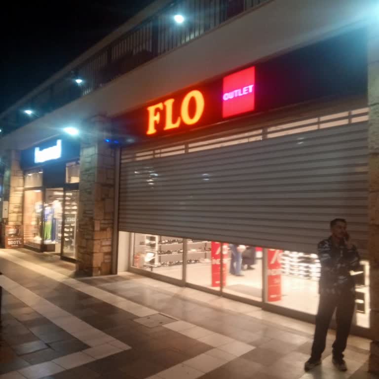 FLO Mağazasının Erken Kapanışı Müşterileri Mağdur Ediyor