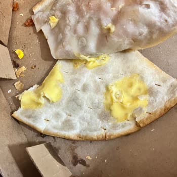 Cheddar Hayal Kırıklığı: Domino's Kalite Düşüşü
