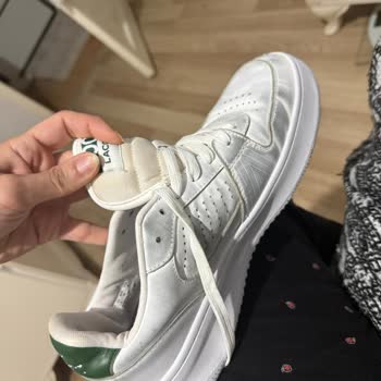 Lacoste Ayakkabının Boyası Akıyor