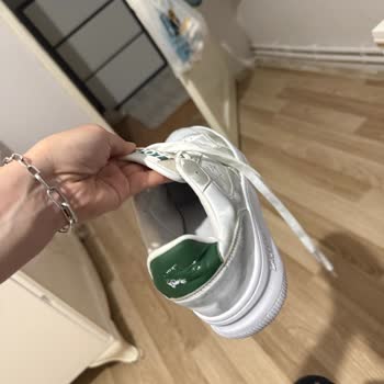 Lacoste Ayakkabının Boyası Akıyor