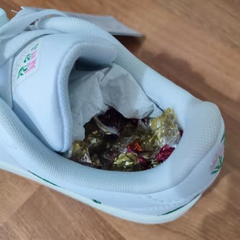 Amazon Ayakkabı Kutusundan Bayram Şekeri Çıktı