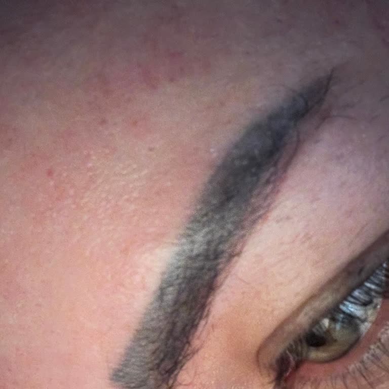 Kalıcı Kaş Boyası Hayal Kırıklığı: Yanlış Uygulama Ve İletişim Eksikliği
