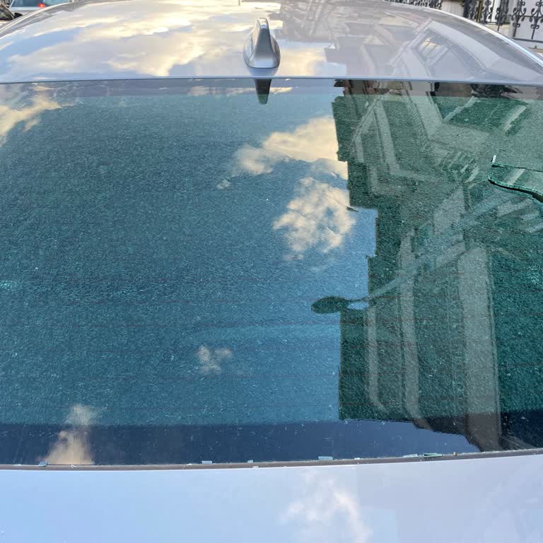 Honda Aracımın Arka Camı Kendiliğinden Patladı Ve Güvenliğimizi Tehdit Ediyor