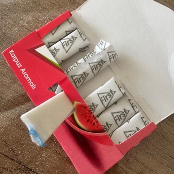 Karpuzlu Sakızın İçinden Mavi Poşet Çıktı!